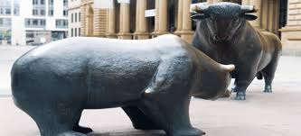 Es gibt verschiedene gründe, warum gerade diese beiden tiere dazu prädestiniert sind, sinkende und steigende kurse darzustellen. Bulle Bar Borsenjargon Einfach Erklart Bankenvergleich De