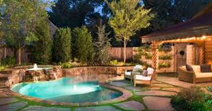 1001 Exemples Et Idees Pour L Amenagement Exterieur D Une Maison Parfait Formes De Piscine Amenagement Exterieur Design Petite Piscine