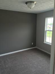 By providing a wash of cool color, the carpet tones down the bold wallpaper and provides a neutral base to prevent the room from feeling too theatrical. Bedroom Colour Ideas Grey Carpet Grey Carpet Living Room Grey Accent Wall Bedroom Carpet