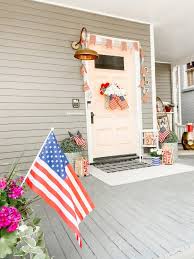 Having a collected look, gathered from inherited pieces, yard sales, antique with summer here, i wanted to share some coastal decorating ideas. Tatertots And Jello Summer Decorating Ideas Diy Projects For Your Home