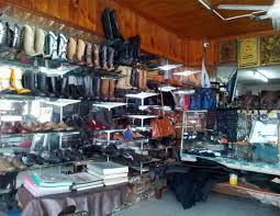บริการซ่อมรองเท้า,ซ่อมรองเท้า,ร้านซ่อมรองเท้า,ซ่อมเครื่องหนัง ,รองเท้า, กระเป๋า, เข็มขัด,ช่างซ่อมรองเท้า<br />
<br />