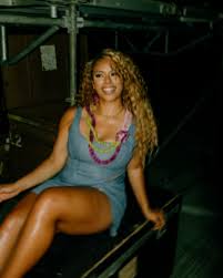 Dinah Jane Hansen - Free pics, galleries & more at Babepedia
