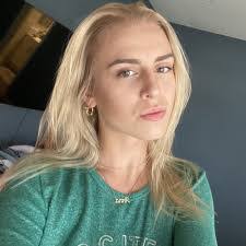 Angela Ratcliffe's Instagram, Twitter & Facebook