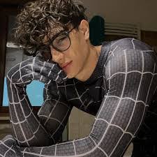 Dexter Cohn's Instagram, Twitter & Facebook