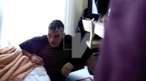 Μονο στα κοριτσακια ηξερε να κανει τον αγριο ο πουτσοκεφαλοσ. Xios Agrio 3ylo Se Andres Twn Mat Mesa Se Dwmatia 3enodoxeioy Koinwnia News 24 7