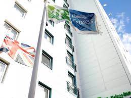 Bathrooms offer hair dryers and free toiletries, and beds are dressed in pillow menus. Holiday Inn Express London Croydon London Bei Hrs Gunstig Buchen