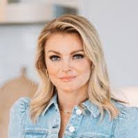 Tammy Batey's Instagram, Twitter & Facebook