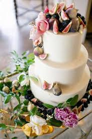 Hi i am in need of guava items… if anyone has or knows where to buy this color mostly table overlays, i would i'm having a guava wedding too. 30 Tasty Italian Wedding Cakes Wedding Forward