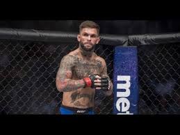 Cody ray allen garbrandt (born july 7, 1991) is an american professional mixed martial artist. Kodi Garbrandt Tatu Na Shee Librusek Mnogo Knig V Ushah Shvatil Ego Za Sheyu I Neskolko Raz Povtoril Frazu Poslednee Preduprezhdenie Tot Ne Proreagiroval Posle Chego Sotrudnik Policii Povalil Zhurnalista Na Zemlyu