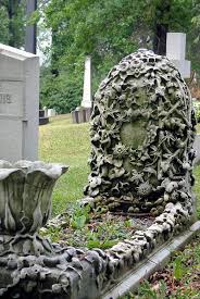 Learn The Meanings And See Photos Of Common Tombstone Symbols Cemetery Symbols Cemetery Statues Cemetery Headstones