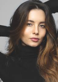 Deborah Reis's Instagram, Twitter & Facebook