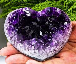 A Beautiful Quality Amethyst Heart That Colour Is Very Hard To Find I Carried Crystals In My Store For 1 In 2020 Minerals And Gemstones Geode Rocks Crystals Minerals