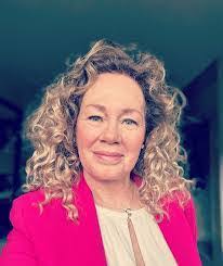 Janet Magee's Instagram, Twitter & Facebook