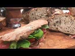 Para La Masa Madre Colocar La Harina En Un Bol Con El Agua Y La Levadura Amasar Bien Hasta Obtener Una Masa Muy Pegajosa Masa Madre Comida Recetas De Comida