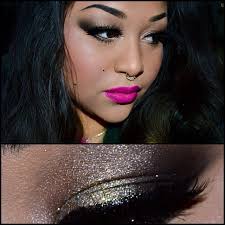 Sarah Bellis (queenofthetrill)