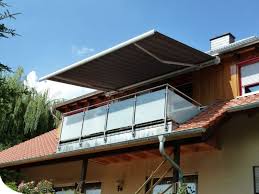 Balkonmarkisen Als Wetter Und Sichtschutz 45 Ideen Markise Balkon Markise Sichtschutz