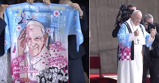 At the angelus address on sunday, pope francis reflects on the transfiguration of jesus, and urges christians to turn our experience of prayer into a. Pope Dons Traditional Coat With Anime Image Of His Face To Greet The Japanese Mothership Sg News From Singapore Asia And Around The World