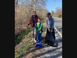 Sogkonate Garden Club hosts Earth Day Town Clean Up