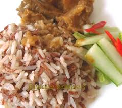 Beras ketan yang dicampur dengan santan kemudian dibalut daun pisang dan dimasukkan kedalam bambu. Beras Nasi Dagang Kaytieze S Blog