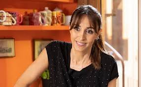 Benedetta parodi, mentre era intenta a parlare nel video ha mostrato alcuni spazi della sua casa siamo tutti o quasi, avvezzi a condividere scatti, storie, e dirette, sui nostri canali social, che fanno parte della nostra vita, anzi, quasi non riusciamo a farne a meno. Avete Mai Visto La Casa Di Benedetta Parodi E Fantastica Come Lei