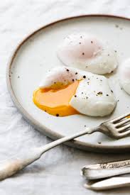 Poached Eggs Are The Perfect Healthy Breakfast Recipe Here S How To Poach An Egg Perfectly Every Time Poached Eggs Perfect Healthy Breakfast Food