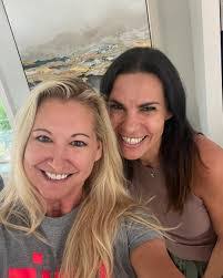 Amy Voss's Instagram, Twitter & Facebook