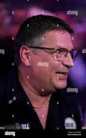 Ryan searle darts hi-res stock photography and images