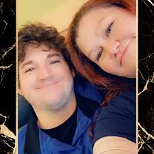 Love & Relationship Quotes is with Ara Suwardjo and Sandy Billie.