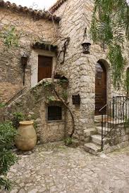 Eze Alpes Maritimes Maison Dans Le Village D Eze Mediterrane Hauser Rustikale Hauser Architektur