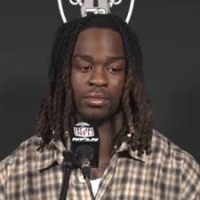 Emily Serrano (@eemilyy12)