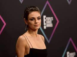 Mila kunis and ashton kutcher got an unexpected visitor during quarantine while they were putting on a secret fireworks show for their . Mila Kunis Aktuelle News Bilder Promipool De