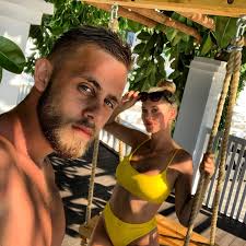 Děj scenáristů janka kroupy a jana drbohlava přivádí na scénu… Facebook