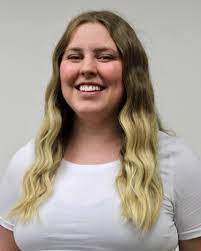 Courtney Farr's Instagram, Twitter & Facebook