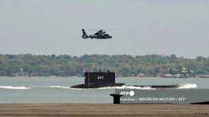 Menurut reuters, tni al sedang melakukan pengecekan di kapal selam buatan jerman tahun 1981 itu usai gagal melaporkan kembali hasil latihan hari ini. Ovidh4a1y2ltom