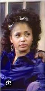 Anyone remember that Donna's mom in the HS fashion show was named Nancy  Martin and was a different actress from the one that played Felice Martin?  Wonder why the name change on