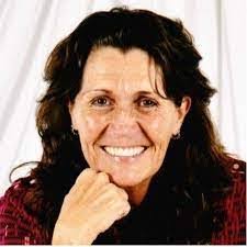 Ellen Winn's Instagram, Twitter & Facebook