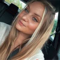 Elizabeth Farnham's Instagram, Twitter & Facebook