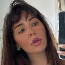 Alexandra Locke's Instagram, Twitter & Facebook