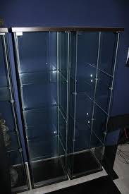 Ikea Detolf Vitrine Glasvitrine 43x163x37 Cm Schwarzbraun Sehr Guter Zustand Ebay Glasvitrine Vitrine Ikea