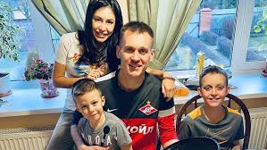 Jun 06, 2021 · ребров возглавил венгерский клуб в 2018 году и выиграл с ференцварошем три национальных чемпионата из трех. Katya Tvoya Ochered Rebrov Postrig Detej Nalyso Sleduyushaya Ego Zhena Sport Ekspress