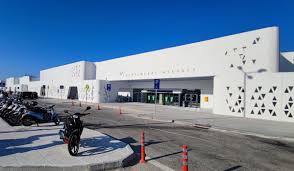 The earliest flight departs at 12:40, the last flight departs at 22:25. Mykonos Airport Jmk