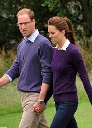 Prinz william und herzogin kate haben sich nach der lage in zwei stark von der pandemie betroffenen britischen krankenhäusern erkundigt. Katemiddleton And William Walking Through Holyrood Park In Edinburgh Prinzessin Kate Prinz William Und Kate Herzogin Kate