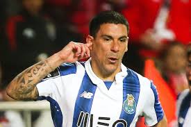 Victorio maximiliano maxi pereira páez (spanish pronunciation: Maxi Pereira Vai Renovar Com O Fc Porto I Liga Sapo Desporto