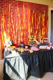 A Fiery First Birthday Party In 2020 Feuerwehrmann Geburtstag Geburtstag Feiern Ideen Und Feuerwehrmann Party