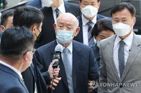 Jun 02, 2021 · 40여 년 전 전두환 군사 정권을 비판하는 발언을 했다 징역형을 받았던 20살 청년이 환갑을 넘겨 진행된 재심을 통해 무죄를 선고받았다. ì „ë'í™˜ ìž¬íŒ ì˜¤ëŠ˜ ë§ˆë¬´ë¦¬ ê²€ì°° ë²•ì •ìµœê³ í˜• êµ¬í˜•í• ê¹Œ ì—°í•©ë‰´ìŠ¤