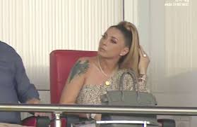 În familia anamariei prodan nu doar impresara câștigă multe zerouri, ci și soțul ei, laurențiu reghecampf, astfel încât cei doi duc o viață de invidiat. S A Rupt LanÈ›ul De Iubire Anamaria Prodan VorbeÈ™te Despre DivorÈ› Care Este AdevÄƒrul Despre RelaÈ›ia Cu Reghecampf Evenimentul Zilei
