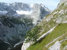 Du willst auf die zugspitze wandern? Der Waxenstein Im Schatten Der Zugspitze Bergsteiger Magazin