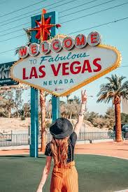 Heiraten am las vegas zeichen. Girl Holding Up A Peace Sign Standing In Front Of The Welcome To Las Vegas Sign Las Vegas Itinerary Las Vegas Photos Vegas Vacation