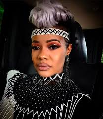 Kelly's sister receives flak for 'covertly' celebrating Mngomezulu's passing – Y