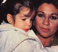 Felicidades vida mía te quiero, siempre estás ahí para todos nosotros y  para todo , eres una madre espectacular y buena hija Hermana sobrina prima  y esposa y muchas cosas más ,